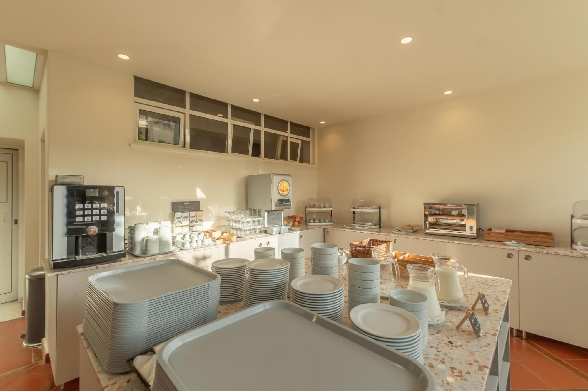 Wot Lagos Montemar Ngoại thất bức ảnh